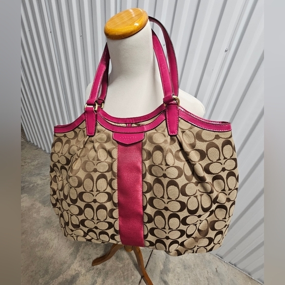 COACH BAG X-LARGE TOTE JACQUARD C with Hot Pink Vinyl 18" w x 11.5" L - Picture 1 of 14